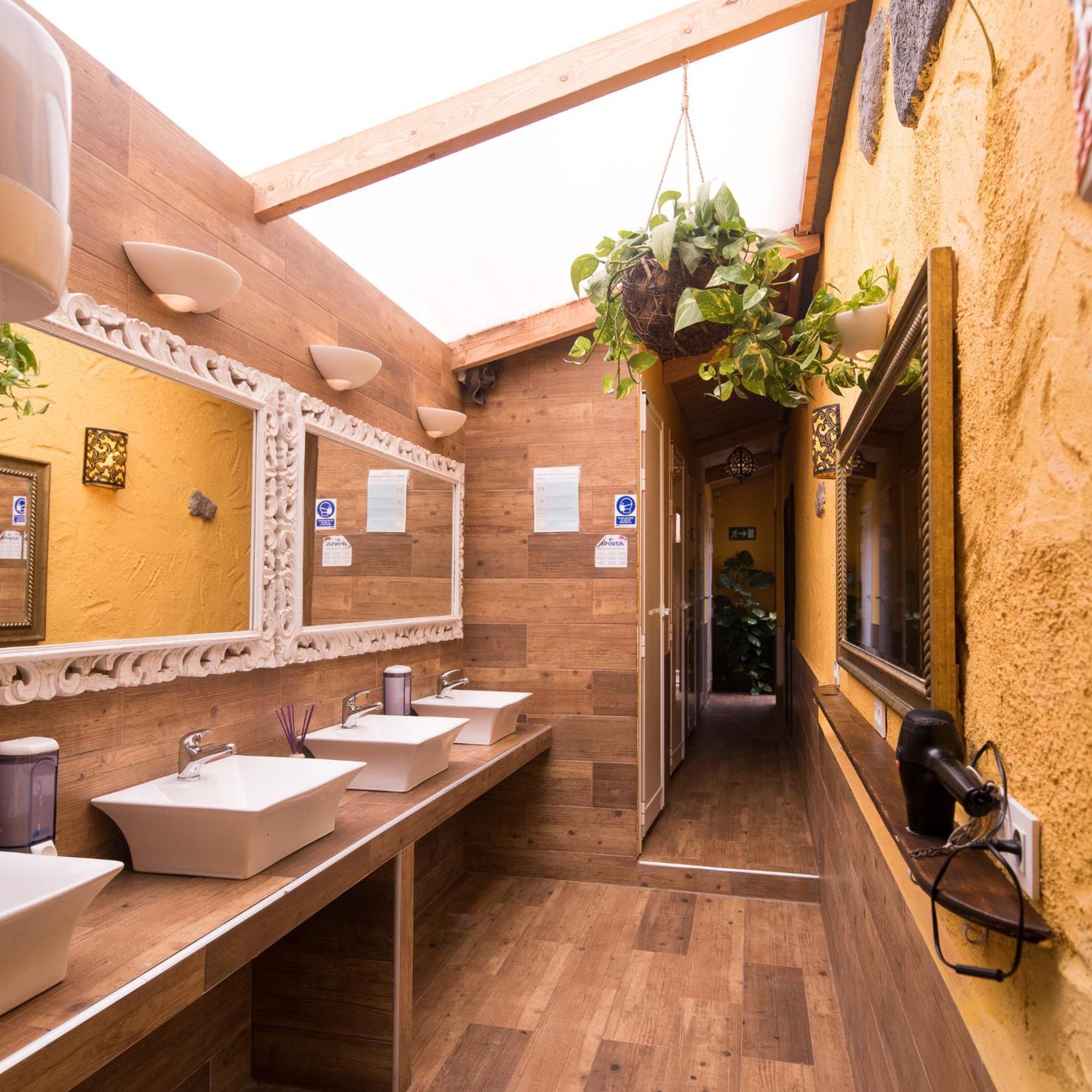 Hostel Los Amigos By Youroom La Mareta 外观 照片